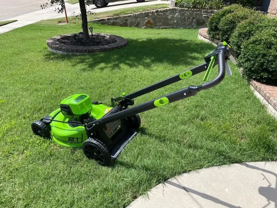 Greenworks 80V 21-Inch Self-Propelled Lawn Mowers - Image 4